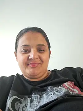 Snapshot of sarahhh1987 chatting on 10-31-25, 08:26 sarahhh1987 online show from 10-31-25, 08:26