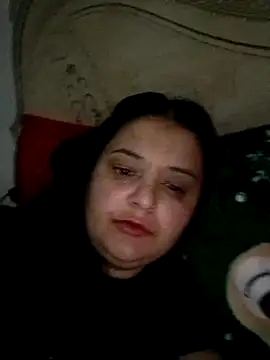 Snapshot of sarahhh1987 chatting on 12-15-25, 05:23 sarahhh1987 online show from 12-15-25, 05:23