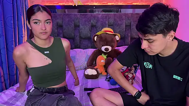 Snapshot of Juva___ chatting on 10-19-25, 10:32 Juva    online show from 10-19-25, 10:32