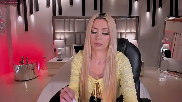 HannaConnor  online show from 12-13-25, 08:14