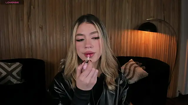 ViolettHansson online show from 01-17-26, 11:26