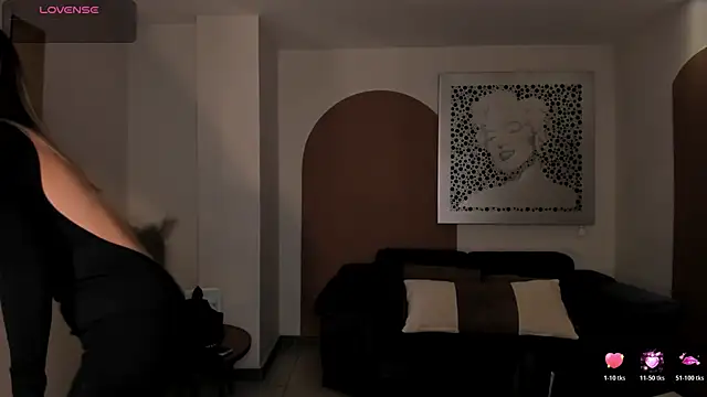 ViolettHansson online show from 04-12-26, 09:47