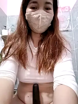 Snapshot of M_yiyi chatting on 11-29-25, 11:08 M yiyi online show from 11-29-25, 11:08