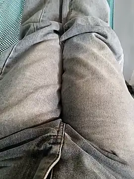 Snapshot of M_yiyi chatting on 12-04-25, 07:17 M yiyi online show from 12-04-25, 07:17