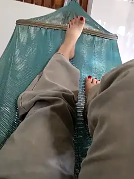 Snapshot of M_yiyi chatting on 12-16-25, 07:24 M yiyi online show from 12-16-25, 07:24