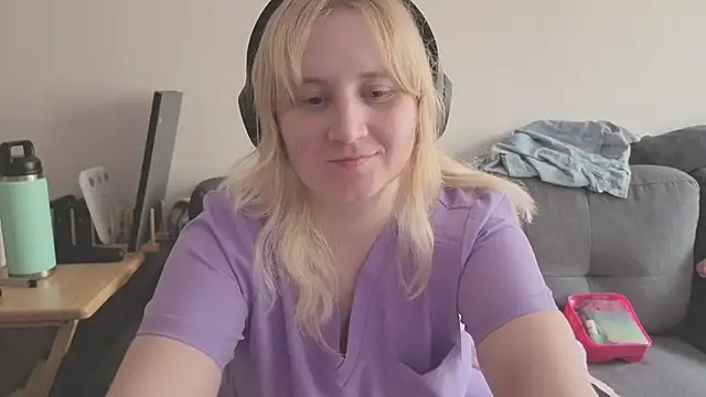 Snapshot of Glitch_Witch chatting on 07-18-26, 05:39 Glitch Witch online show from 07-18-26, 05:39
