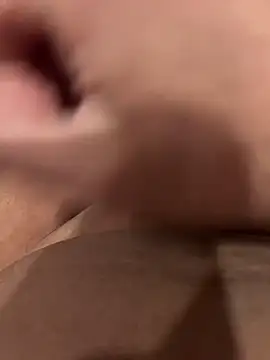 Snapshot of Teloficco chatting on 11-12-25, 12:33 Teloficco online show from 11-12-25, 12:33