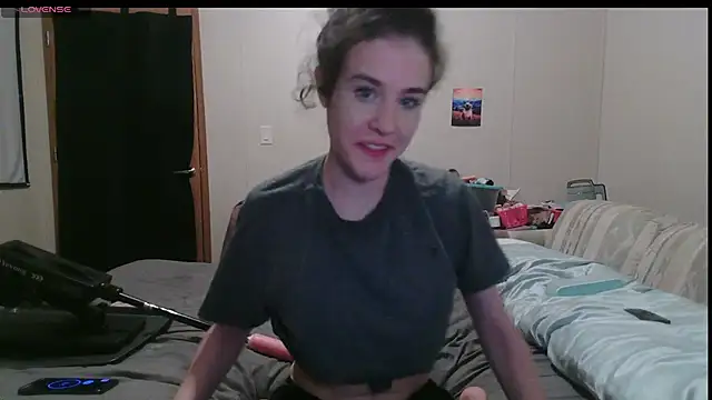 rileyyb  online show from 08-06-26, 02:13