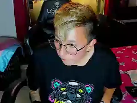 Snapshot of Sexyboy_666 chatting on 03-05-25, 04:13 Sexyboy 666 online show from 03-05-25, 04:13