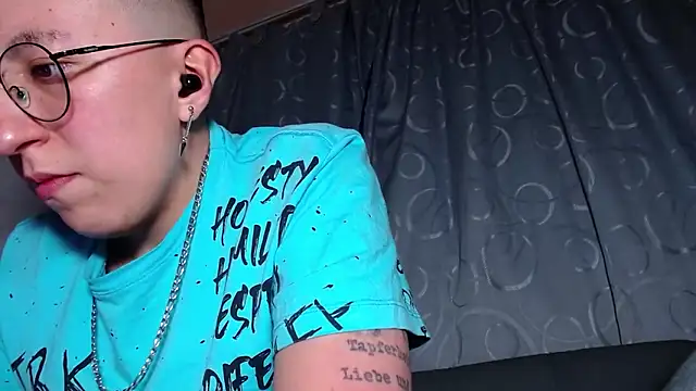 Snapshot of Sexyboy_666 chatting on 11-26-25, 12:44 Sexyboy 666 online show from 11-26-25, 12:44