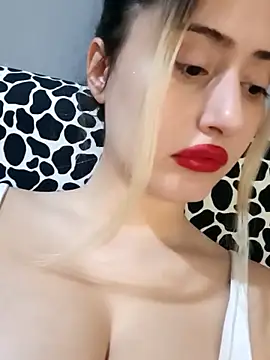 Snapshot of afrodizyak chatting on 02-19-25, 01:17 afrodizyak online show from 02-19-25, 01:17