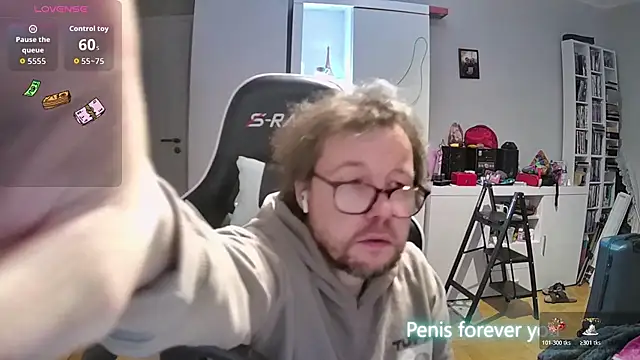 Snapshot of larsgessner30 chatting on 01-06-26, 04:05 larsgessner30 online show from 01-06-26, 04:05