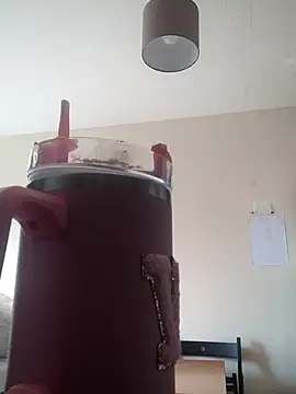 Milky flexy cat online show from 03-08-25, 11:37