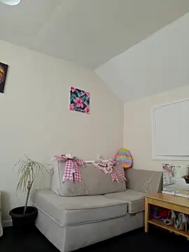 Milky flexy cat online show from 04-14-26, 01:39