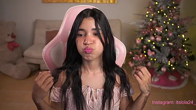 Snapshot of its_lola24 chatting on 12-17-24, 11:16 its lola24 online show from 12-17-24, 11:16