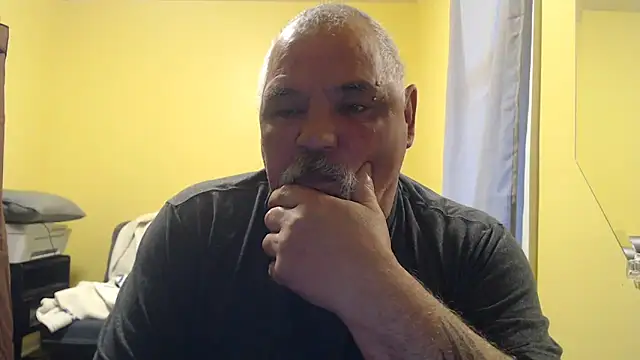 Newfiesausage1972 online show from 11-09-25, 12:36