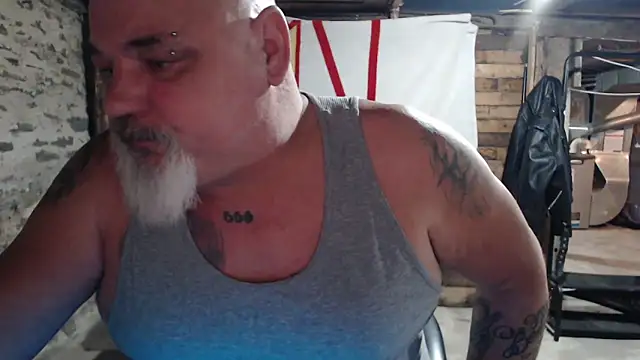 Newfiesausage1972 online show from 11-23-25, 12:05