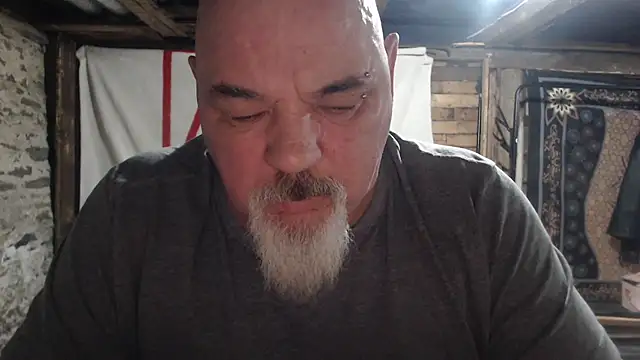 Newfiesausage1972 online show from 01-11-26, 10:42