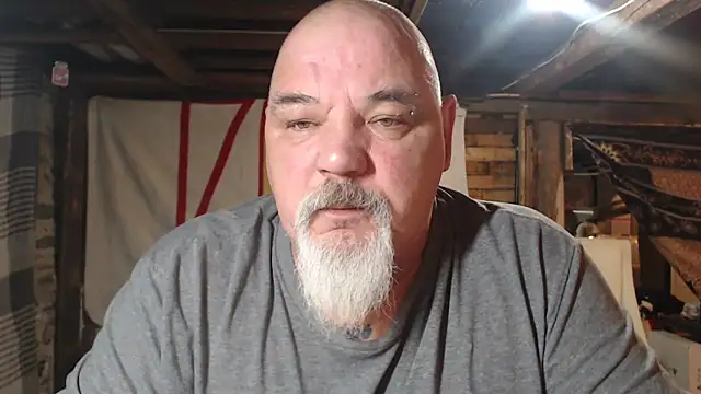 Newfiesausage1972 online show from 02-28-26, 10:49