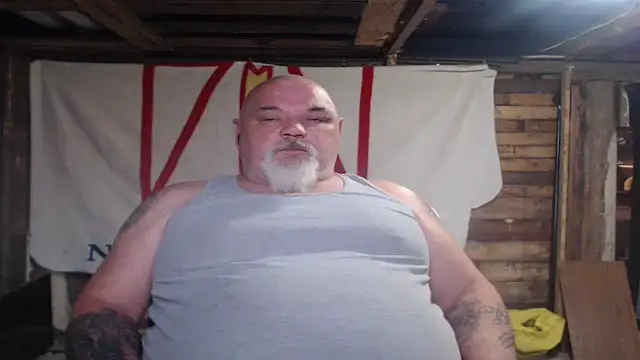 Newfiesausage1972 online show from 04-25-26, 03:42