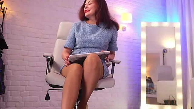 Nylon Legs online show from 01-18-26, 10:02