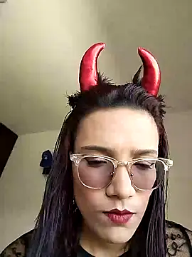 Snapshot of Yaumiko chatting on 12-20-24, 03:21 Yaumiko online show from 12-20-24, 03:21