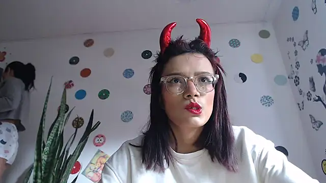 Snapshot of Yaumiko chatting on 12-22-24, 12:16 Yaumiko online show from 12-22-24, 12:16