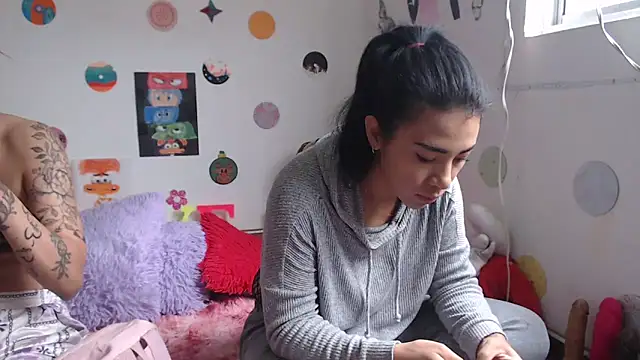 Snapshot of Yaumiko chatting on 12-28-24, 12:45 Yaumiko online show from 12-28-24, 12:45