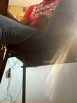 Snapshot of Alvarosexxx chatting on 10-10-25, 07:57 Alvarosexxx online show from 10-10-25, 07:57