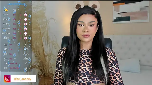 Snapshot of LOISE-XX chatting on 11-25-25, 07:30 LOISE-XX online show from 11-25-25, 07:30