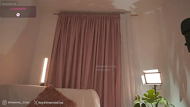 Snapshot of Ximenna_Cruz chatting on 02-05-25, 12:10 Ximenna Cruz online show from 02-05-25, 12:10