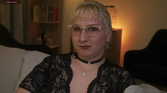 Snapshot of Ximenna_Cruz chatting on 12-05-25, 12:19 Ximenna Cruz online show from 12-05-25, 12:19