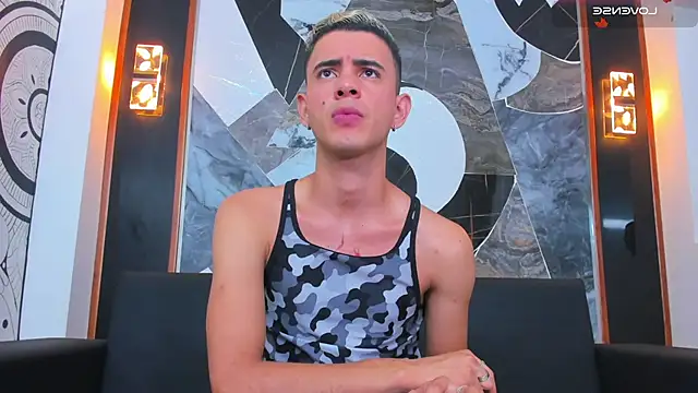 Snapshot of kai_borman chatting on 01-12-25, 12:23 kai borman online show from 01-12-25, 12:23