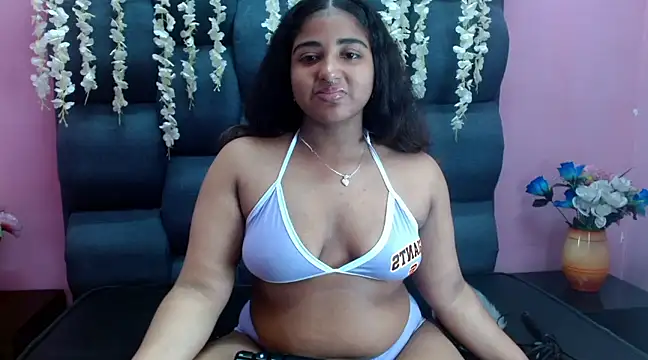 Sofia Hernandez  online show from 02-12-25, 02:24