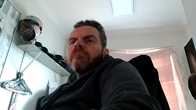 Snapshot of toptugger chatting on 01-21-25, 11:24 toptugger online show from 01-21-25, 11:24