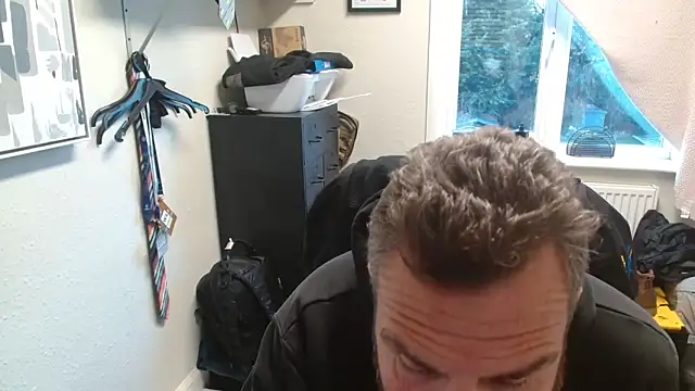 Snapshot of toptugger chatting on 11-19-25, 03:23 toptugger online show from 11-19-25, 03:23