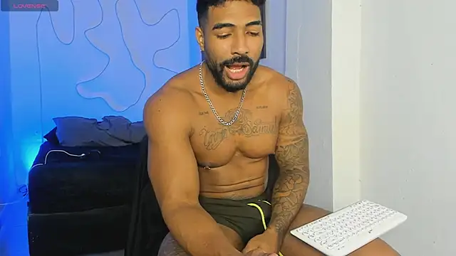 Snapshot of Xander_Str0ng chatting on 11-03-25, 12:28 Xander Str0ng online show from 11-03-25, 12:28