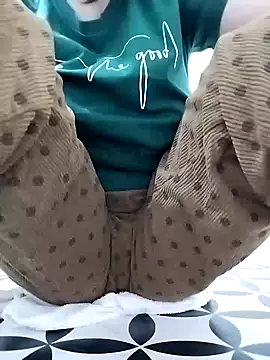 Snapshot of Mie610 chatting on 12-11-24, 10:03 Mie610 online show from 12-11-24, 10:03