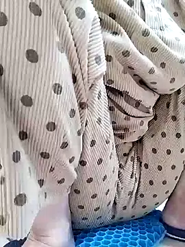 Snapshot of Mie610 chatting on 01-03-25, 01:05 Mie610 online show from 01-03-25, 01:05