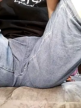 Snapshot of Mie610 chatting on 02-17-25, 11:31 Mie610 online show from 02-17-25, 11:31