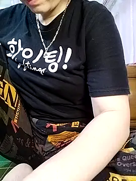 Snapshot of Mie610 chatting on 09-19-25, 07:54 Mie610 online show from 09-19-25, 07:54