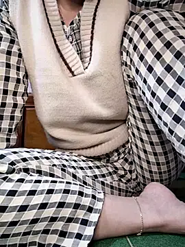 Snapshot of Mie610 chatting on 11-28-25, 12:57 Mie610 online show from 11-28-25, 12:57