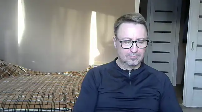 Snapshot of HarrySnake chatting on 12-13-24, 10:30 HarrySnake online show from 12-13-24, 10:30