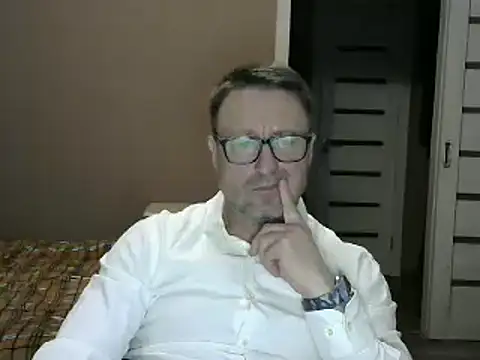 Snapshot of HarrySnake chatting on 12-15-24, 05:31 HarrySnake online show from 12-15-24, 05:31