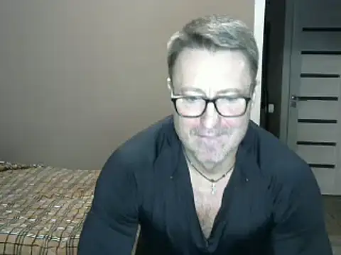 Snapshot of HarrySnake chatting on 12-19-24, 02:13 HarrySnake online show from 12-19-24, 02:13