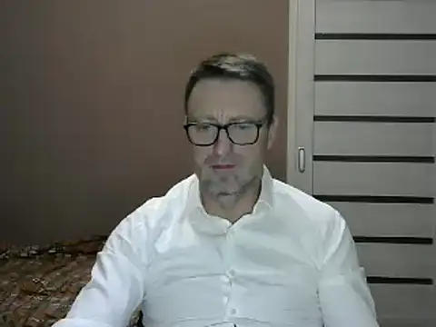 Snapshot of HarrySnake chatting on 12-23-24, 05:43 HarrySnake online show from 12-23-24, 05:43