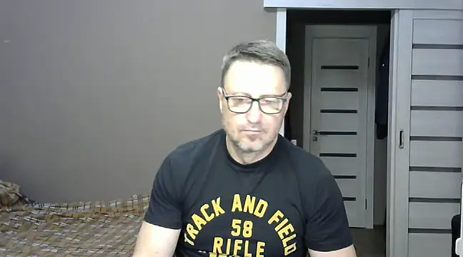 Snapshot of HarrySnake chatting on 01-11-25, 04:03 HarrySnake online show from 01-11-25, 04:03