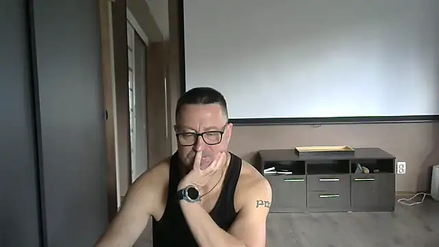 Snapshot of HarrySnake chatting on 09-11-25, 10:59 HarrySnake online show from 09-11-25, 10:59