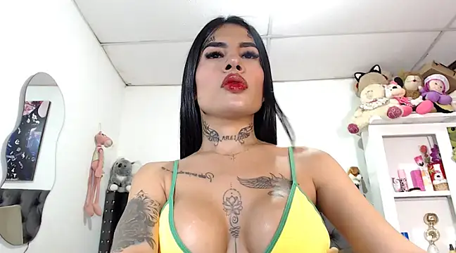 Snapshot of saragill323 chatting on 12-21-24, 02:19 saragill323 online show from 12-21-24, 02:19