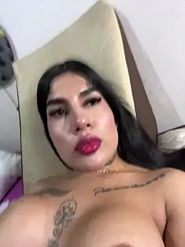 Snapshot of saragill323 chatting on 02-23-25, 01:24 saragill323 online show from 02-23-25, 01:24